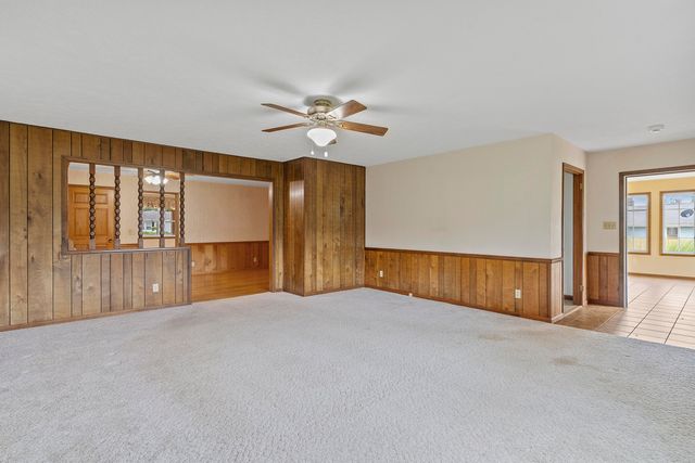 5263 North Crestwood Drive, Springfield, MO 65803