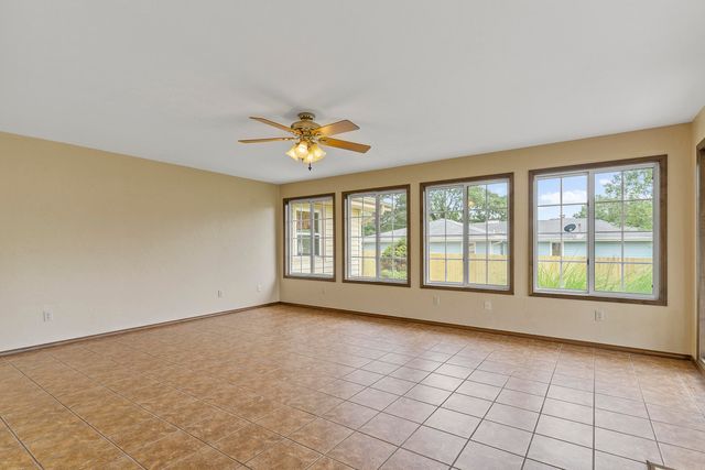 5263 North Crestwood Drive, Springfield, MO 65803