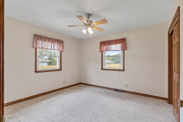 5263 North Crestwood Drive, Springfield, MO 65803