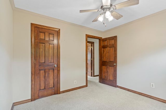 5263 North Crestwood Drive, Springfield, MO 65803