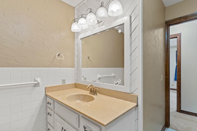 5263 North Crestwood Drive, Springfield, MO 65803