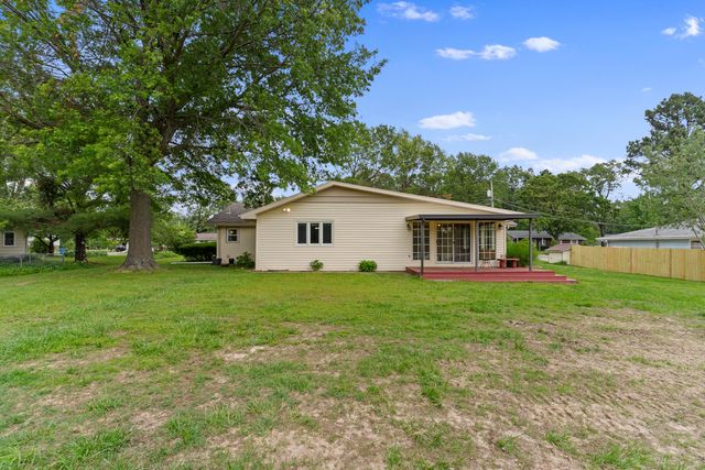 5263 North Crestwood Drive, Springfield, MO 65803