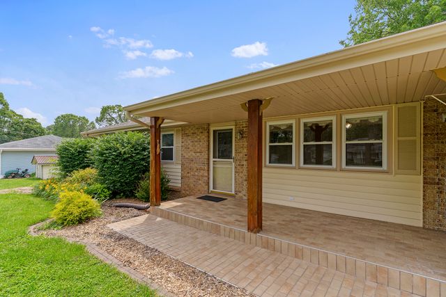 5263 North Crestwood Drive, Springfield, MO 65803