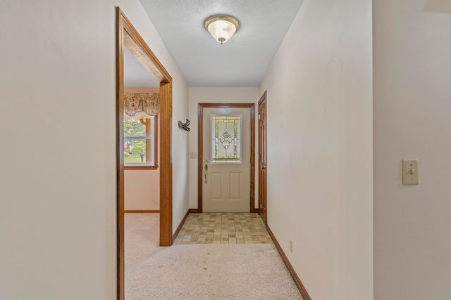 5263 North Crestwood Drive, Springfield, MO 65803