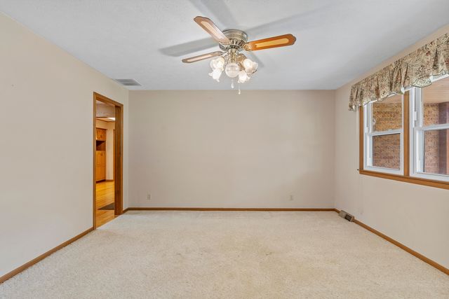 5263 North Crestwood Drive, Springfield, MO 65803