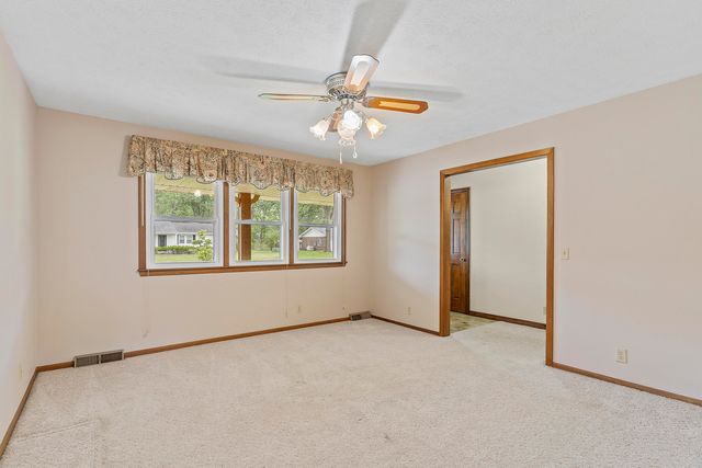 5263 North Crestwood Drive, Springfield, MO 65803