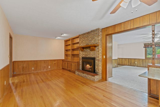5263 North Crestwood Drive, Springfield, MO 65803
