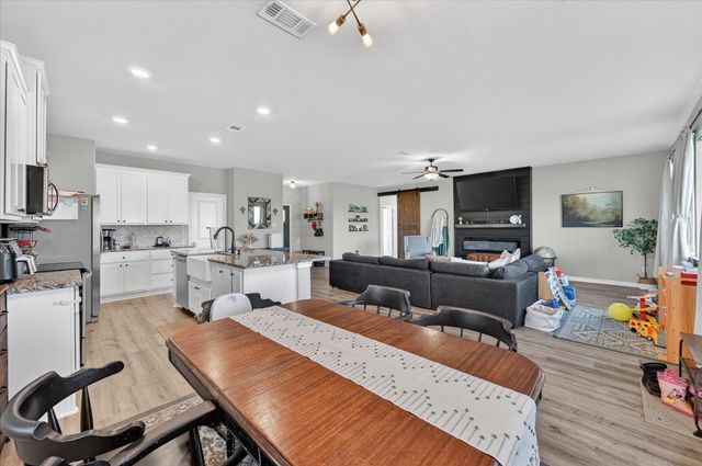 5130 Hillside Loop N, Justin, TX 76247