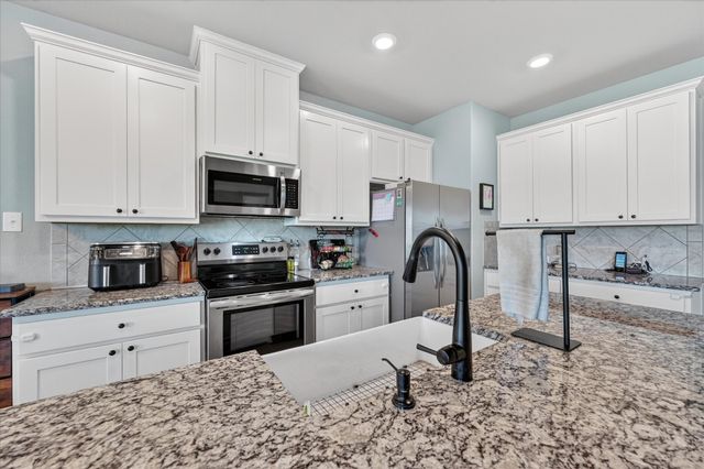 5130 Hillside Loop N, Justin, TX 76247