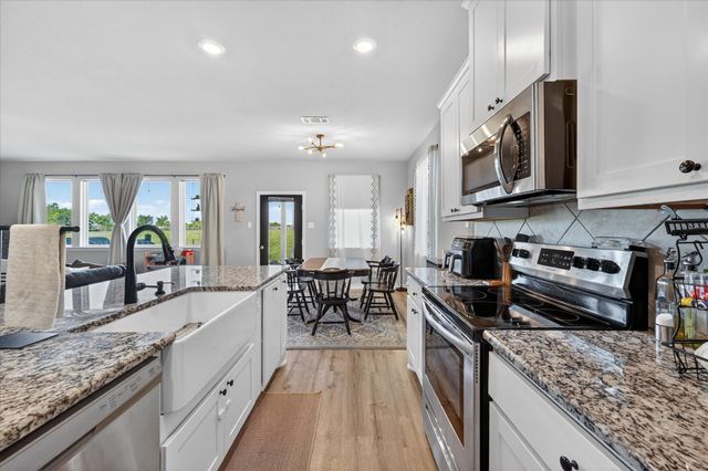 5130 Hillside Loop N, Justin, TX 76247