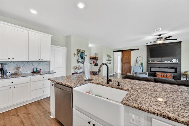 5130 Hillside Loop N, Justin, TX 76247