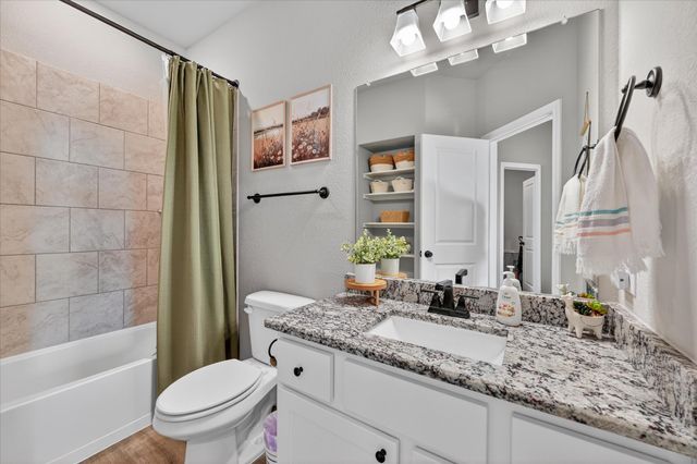 5130 Hillside Loop N, Justin, TX 76247