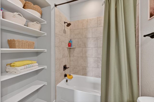 5130 Hillside Loop N, Justin, TX 76247