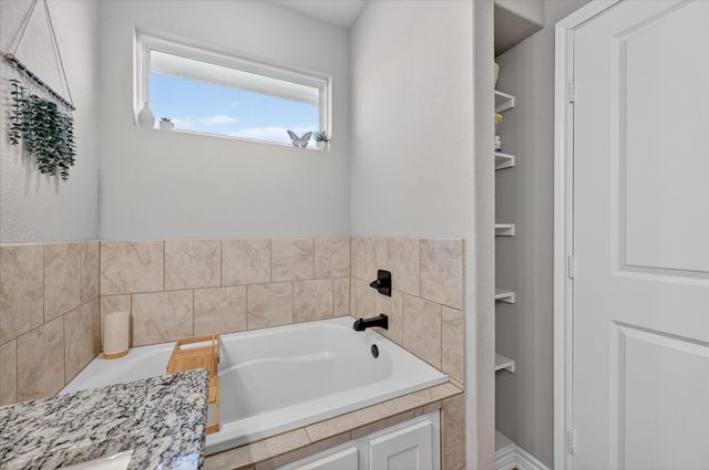 5130 Hillside Loop N, Justin, TX 76247