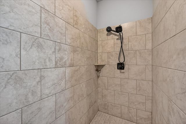 5130 Hillside Loop N, Justin, TX 76247