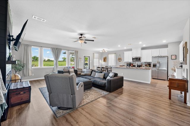 5130 Hillside Loop N, Justin, TX 76247