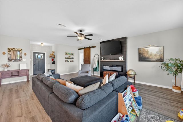 5130 Hillside Loop N, Justin, TX 76247