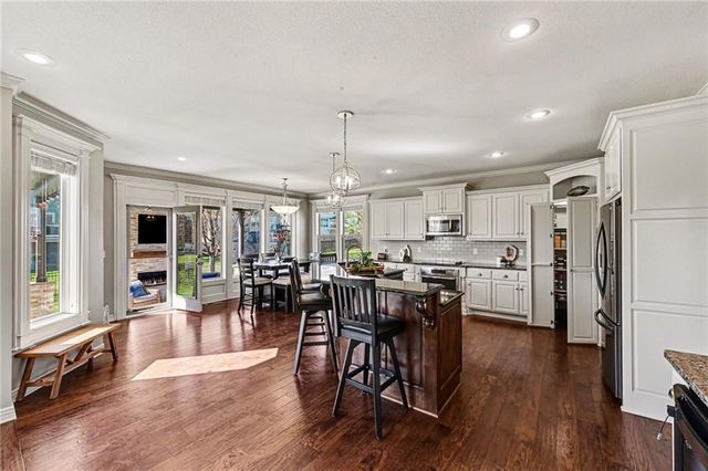 104 SW Shores Drive, Lee's Summit, MO 64064