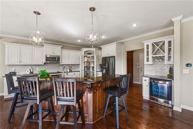 104 SW Shores Drive, Lee's Summit, MO 64064