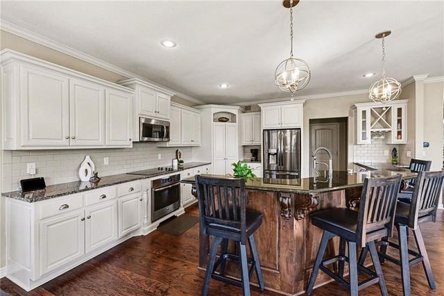 104 SW Shores Drive, Lee's Summit, MO 64064