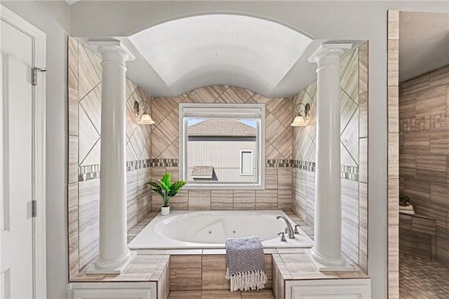 104 SW Shores Drive, Lee's Summit, MO 64064