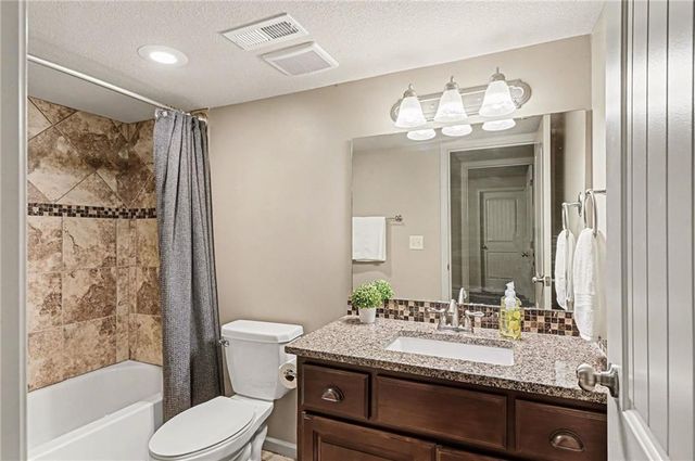 104 SW Shores Drive, Lee's Summit, MO 64064