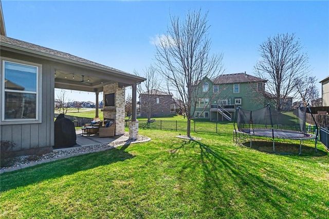 104 SW Shores Drive, Lee's Summit, MO 64064