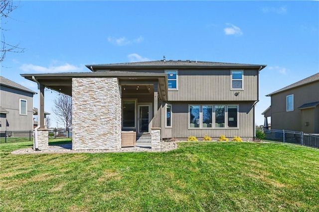 104 SW Shores Drive, Lee's Summit, MO 64064