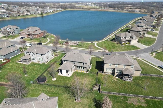 104 SW Shores Drive, Lee's Summit, MO 64064