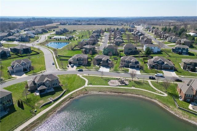 104 SW Shores Drive, Lee's Summit, MO 64064