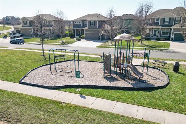 104 SW Shores Drive, Lee's Summit, MO 64064