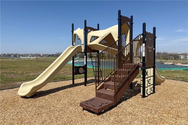 104 SW Shores Drive, Lee's Summit, MO 64064