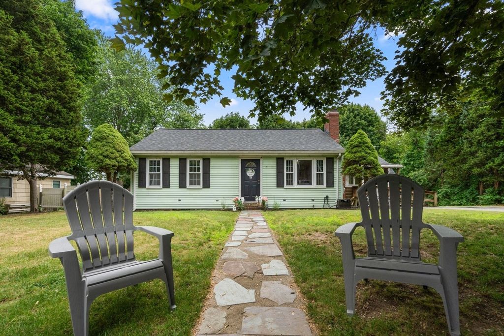 17 Center Hill Rd, Kingston, MA 02364