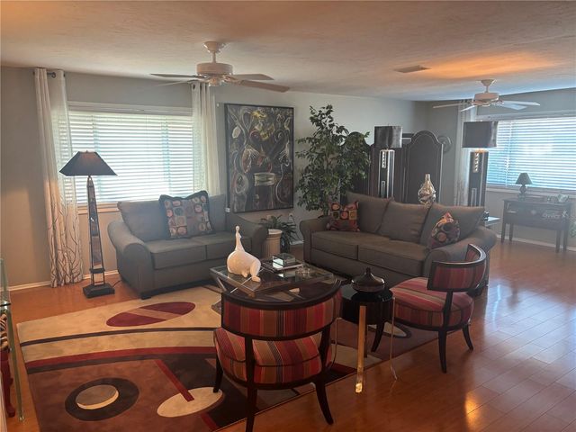 3917 GLEN OAKS DRIVE E 52, Sarasota, FL 34232