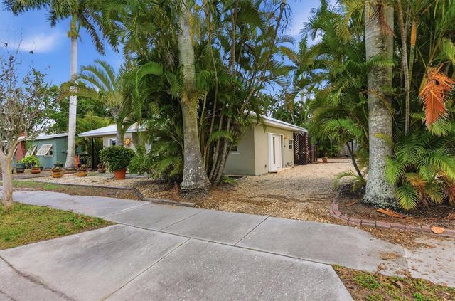 521 W OLYMPIA AVENUE, Punta Gorda, FL 33950