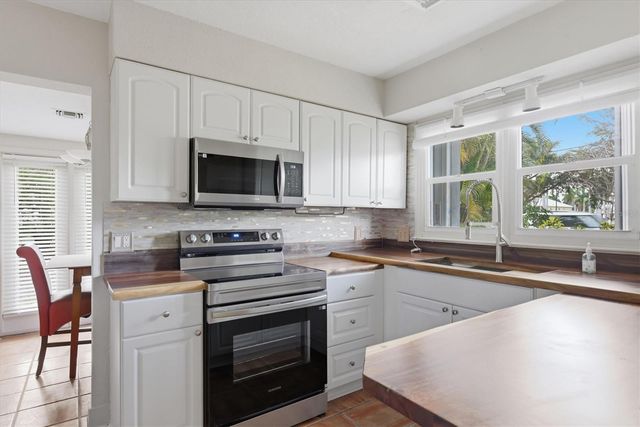 521 W OLYMPIA AVENUE, Punta Gorda, FL 33950