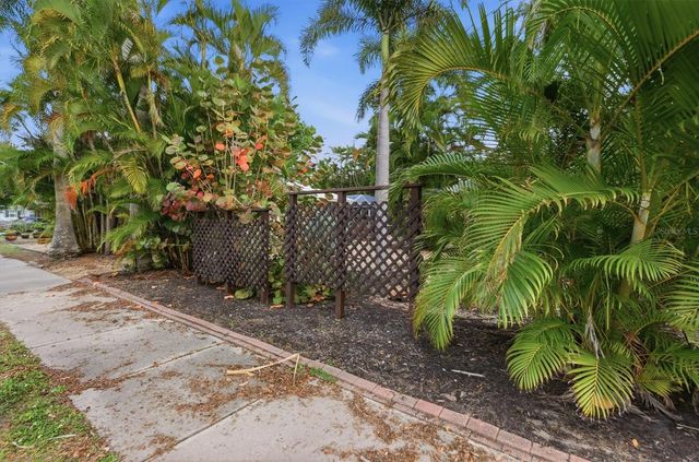 521 W OLYMPIA AVENUE, Punta Gorda, FL 33950