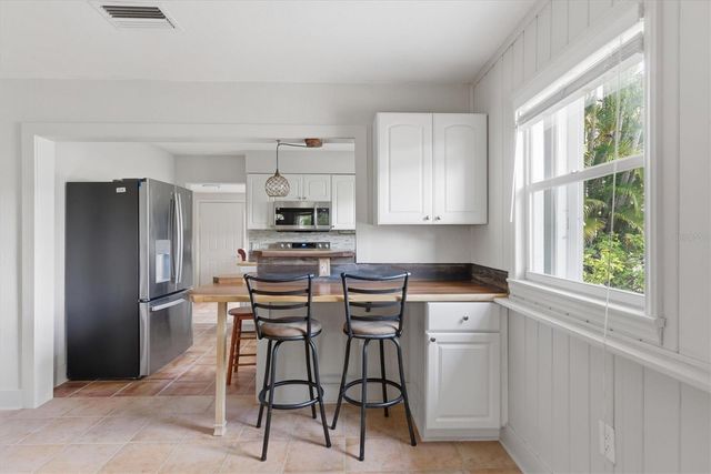 521 W OLYMPIA AVENUE, Punta Gorda, FL 33950