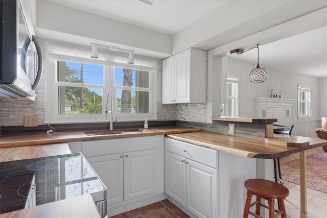 521 W OLYMPIA AVENUE, Punta Gorda, FL 33950