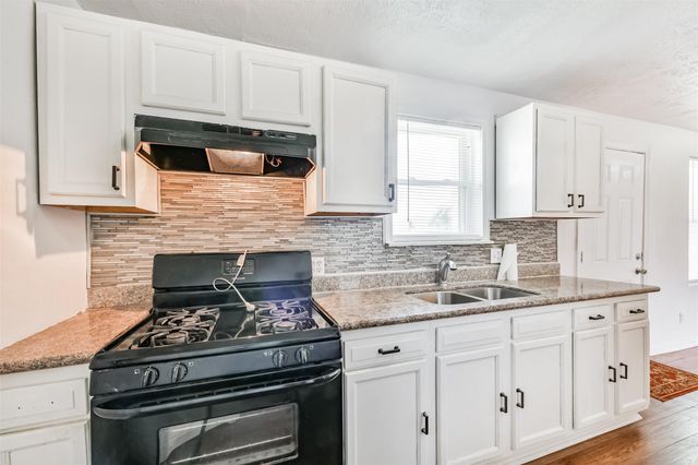 332 N 7th Street, La Porte, TX 77571