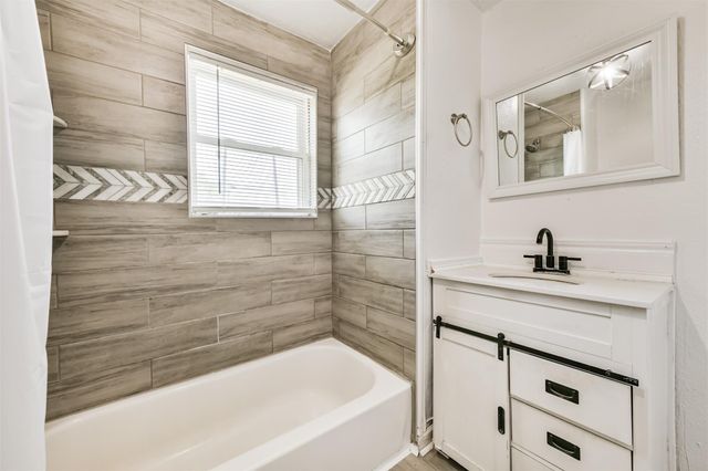 332 N 7th Street, La Porte, TX 77571