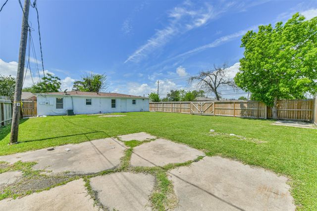 332 N 7th Street, La Porte, TX 77571