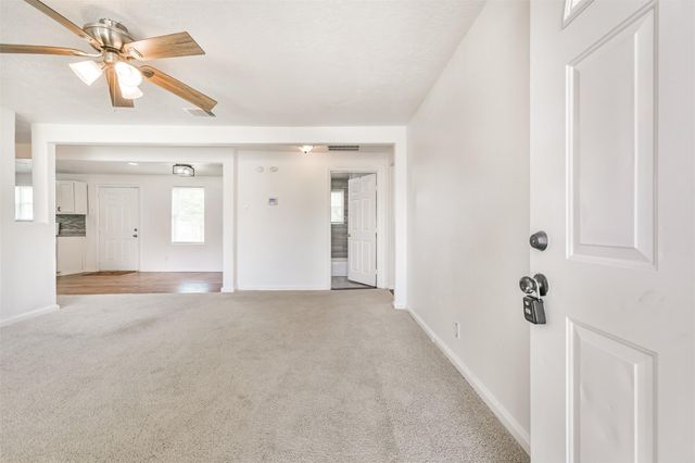 332 N 7th Street, La Porte, TX 77571