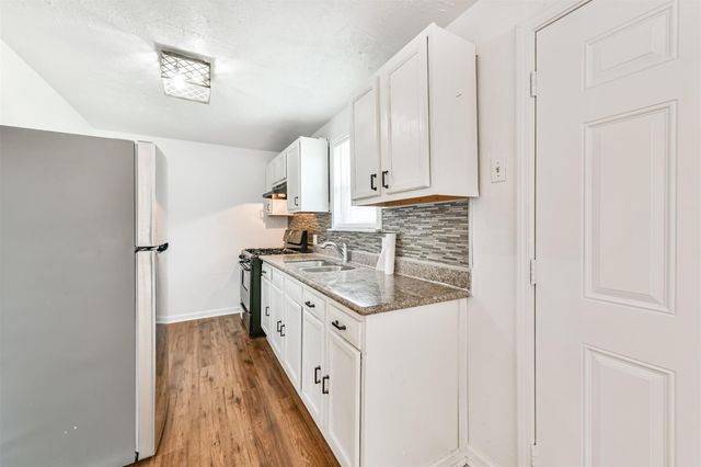 332 N 7th Street, La Porte, TX 77571