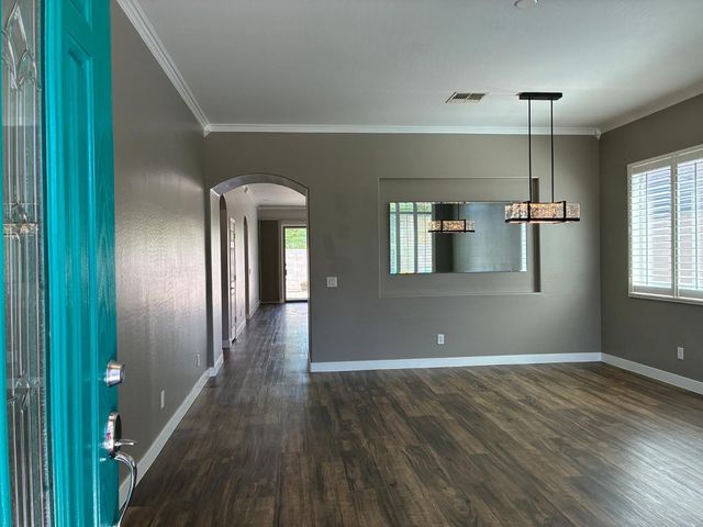 10454 W Foothill Drive, Peoria, AZ 85383