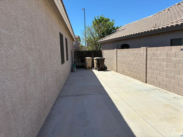 10454 W Foothill Drive, Peoria, AZ 85383
