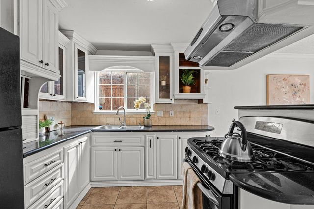 3932 Galbrath Dr, North Highlands, CA 95660