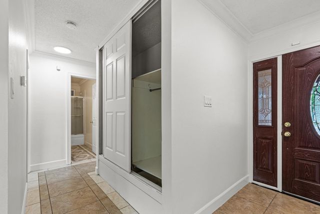 3932 Galbrath Dr, North Highlands, CA 95660