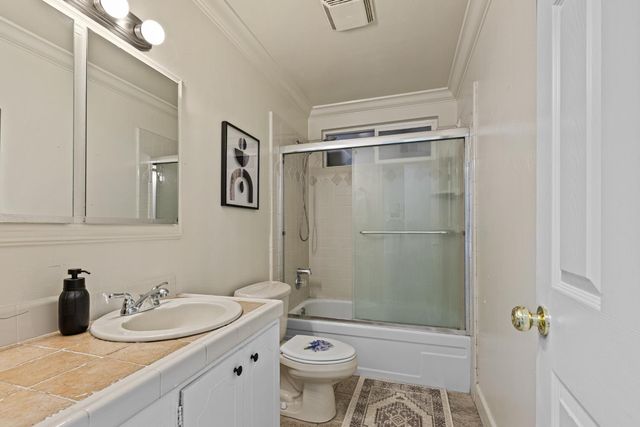 3932 Galbrath Dr, North Highlands, CA 95660