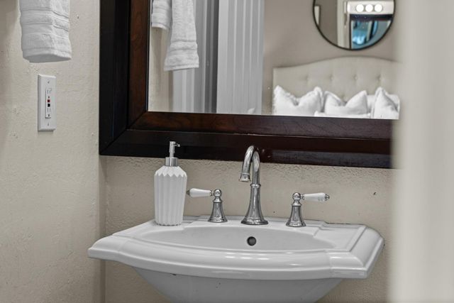 3932 Galbrath Dr, North Highlands, CA 95660